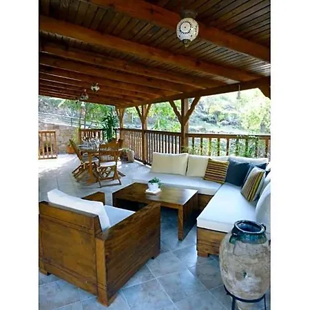 Marmaris Sleeps 8 Pool Air Con Wifi וילה